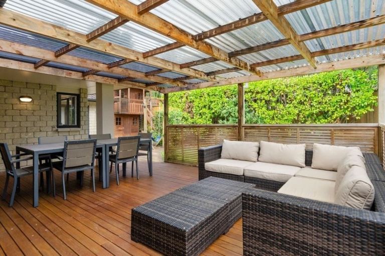 Photo of property in 6 English Oak Drive, Schnapper Rock, Auckland, 0632