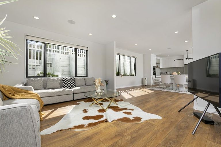 Photo of property in 8c Albany Highway, Greenhithe, Auckland, 0632