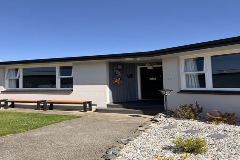 Photo of property in 25 Cumnock Street, Wallacetown, 9816