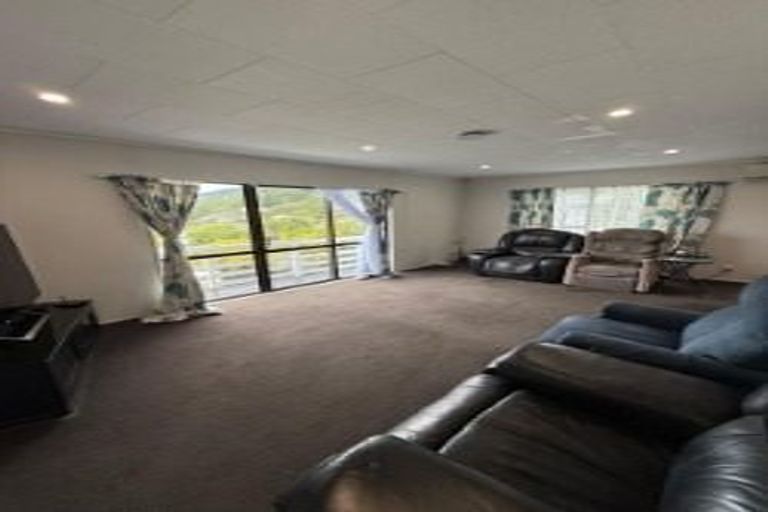 Photo of property in 6 Forglen Place, Tawa, Wellington, 5028