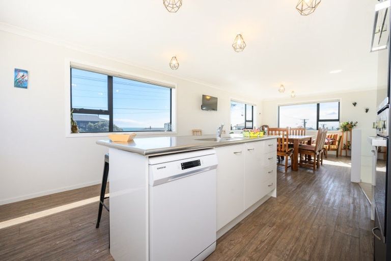 Photo of property in 17 Marine Parade South, Foxton Beach, Foxton, 4815