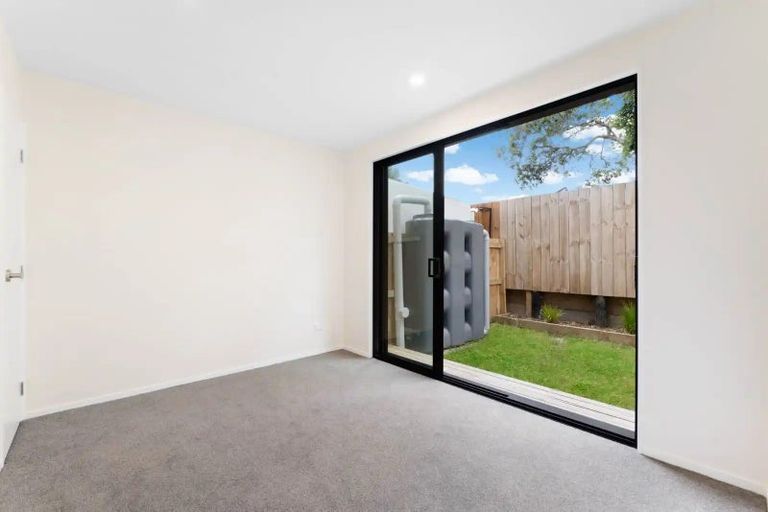 Photo of property in 8/10 Orchid Place, Te Atatu South, Auckland, 0610