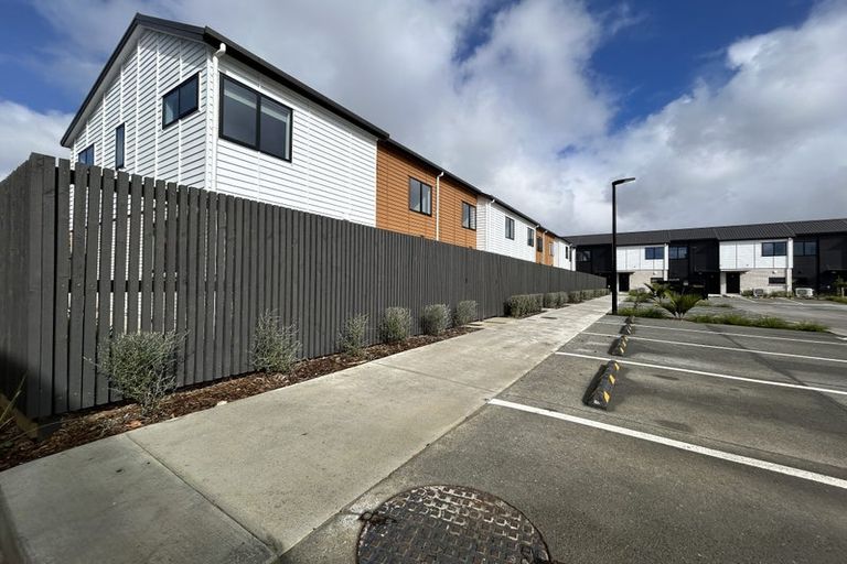 Photo of property in 57 Whati Lane, Henderson, Auckland, 0612
