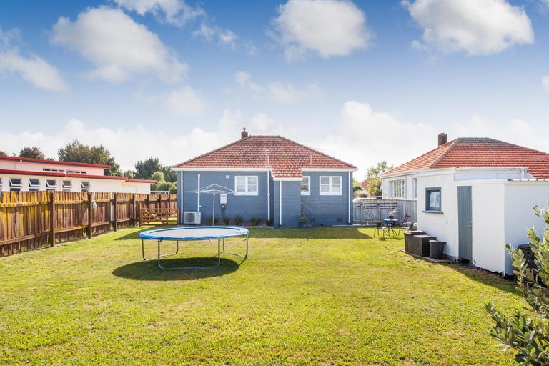 Photo of property in 35 Kauri Street, Roslyn, Palmerston North, 4414