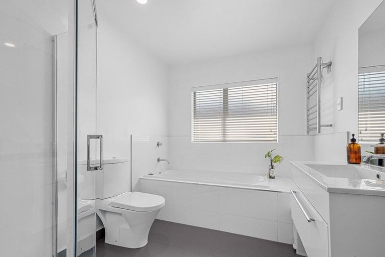 Photo of property in 11 Tee Point, Red Beach, 0932