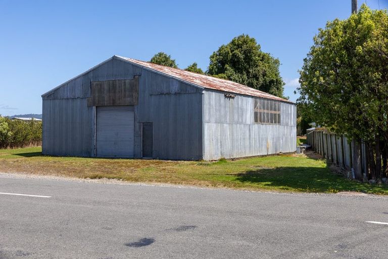 Photo of property in 6 Papatotara Road, Tuatapere, 9620