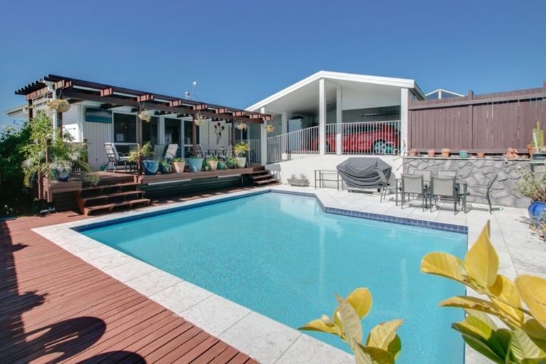 Photo of property in 95 Churchill Drive, Taradale, Napier, 4112