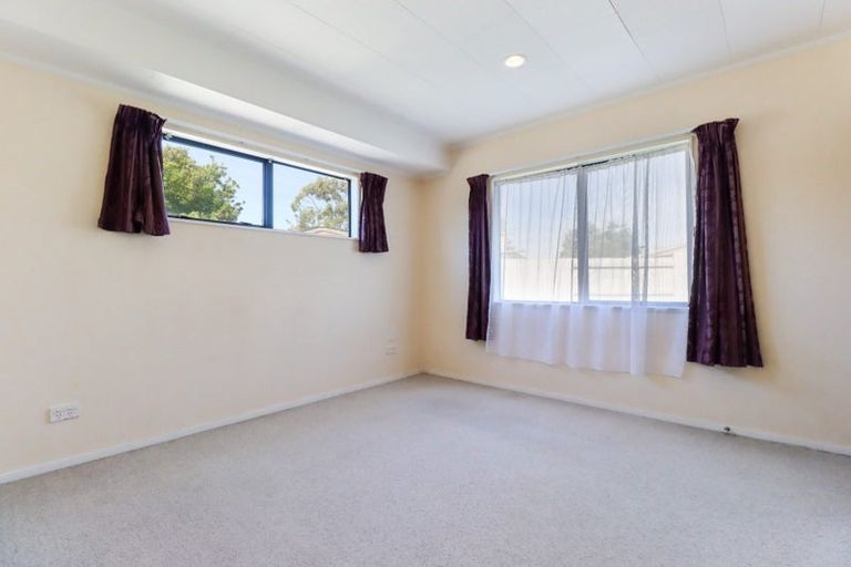Photo of property in 75 Hillcrest Drive, Kelvin Grove, Palmerston North, 4414