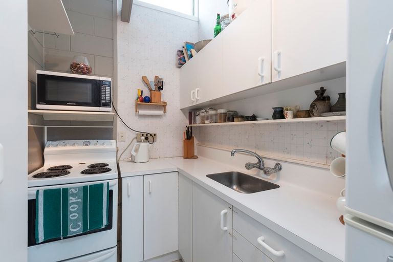 Photo of property in 1a Dolbear Street, Titirangi, Auckland, 0604