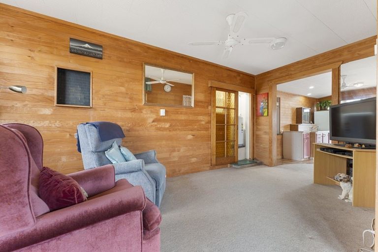 Photo of property in 30 Pioneer Road, Moturoa, New Plymouth, 4310