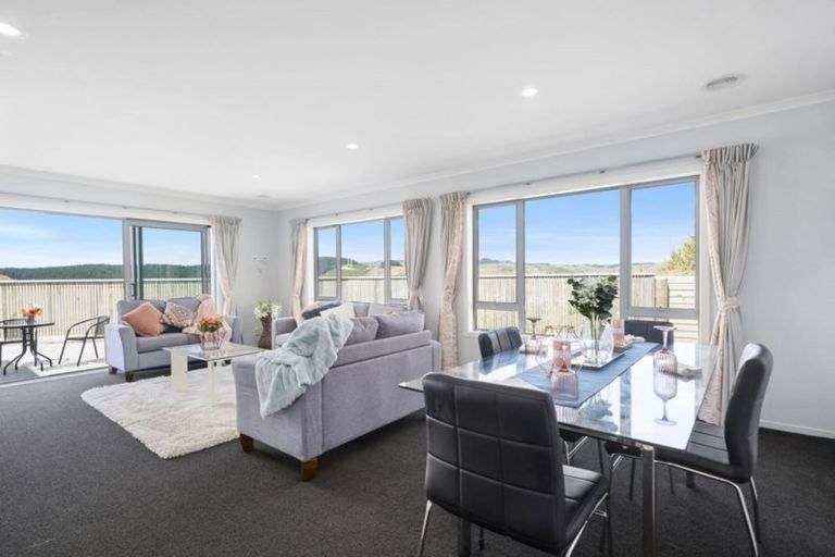 Photo of property in 15 Bickerton Rise, Churton Park, Wellington, 6037