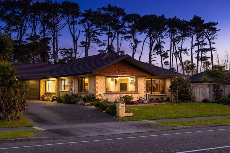 Photo of property in 130 Weggery Drive, Waikanae Beach, Waikanae, 5036