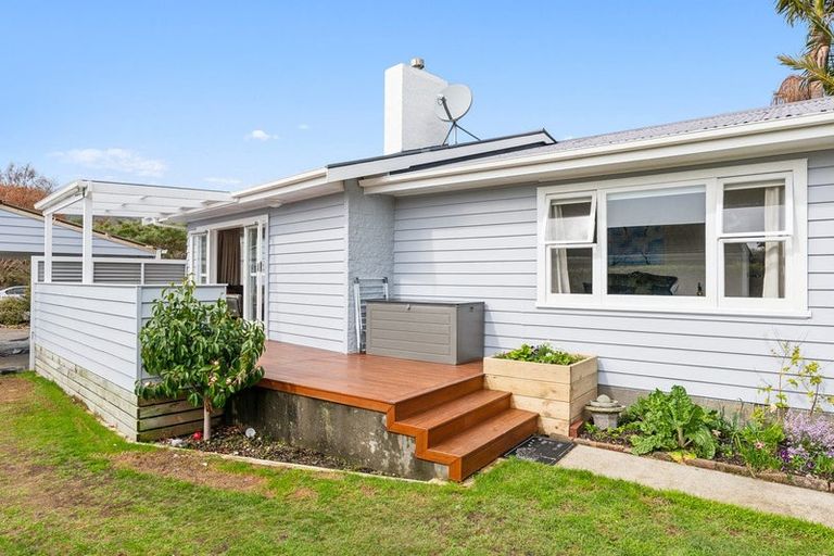 Photo of property in 20 Leybourne Avenue, Waikanae, 5036