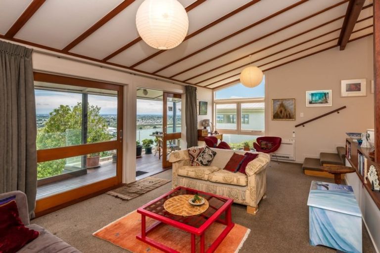 Photo of property in 318 Cannon Hill Crescent, Mount Pleasant, Christchurch, 8081