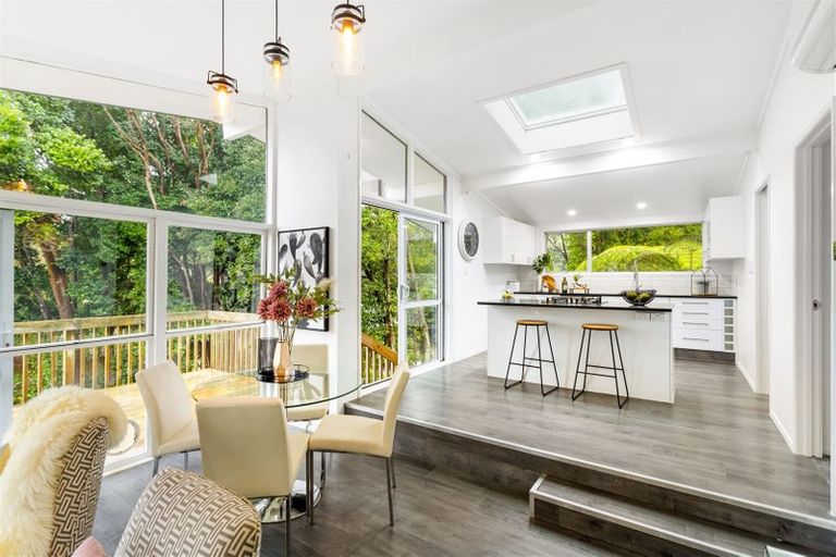 Photo of property in 10 Wirihana Road, Titirangi, Auckland, 0604