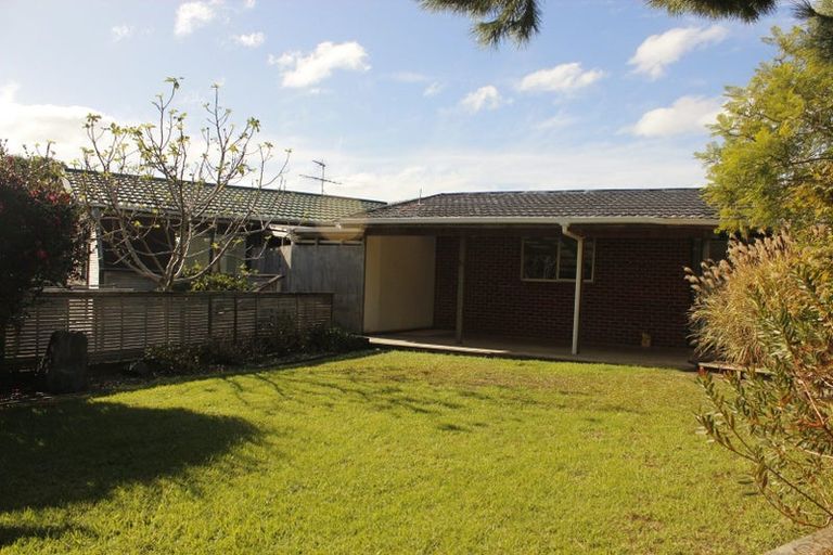 Photo of property in 14 Lilburn Crescent, Massey, Auckland, 0614