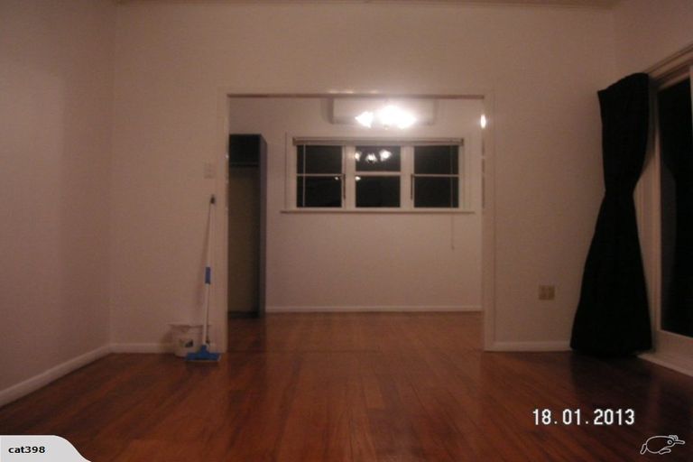 Photo of property in 122 Cambridge Terrace, Fairfield, Lower Hutt, 5011