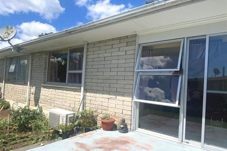 Photo of property in 2/8 Margaret Road, Papatoetoe, Auckland, 2025