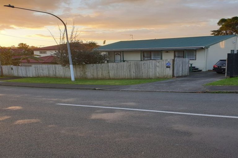 Photo of property in 1 Harrington Road, Henderson, Auckland, 0610