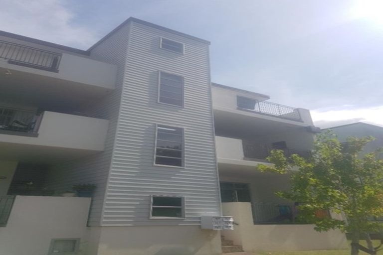 Photo of property in 24/11 Carlos Drive, Flat Bush, Auckland, 2016