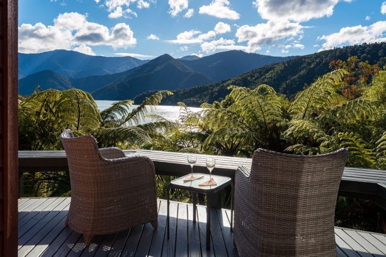 Photo of property in 259 Queen Charlotte Drive, Havelock, 7281