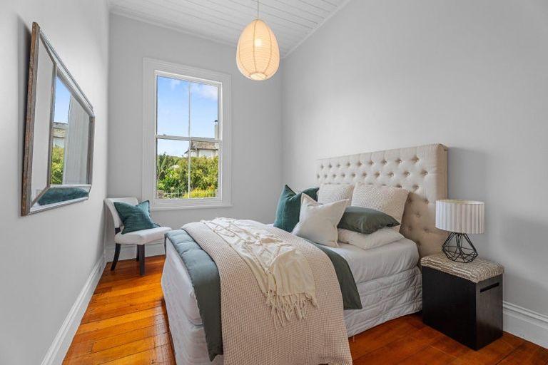 Photo of property in 36 Oxford Terrace, Devonport, Auckland, 0624
