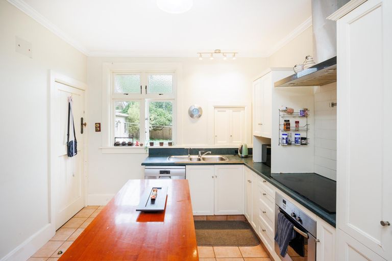 Photo of property in 8 Annandale Avenue, Takaro, Palmerston North, 4410