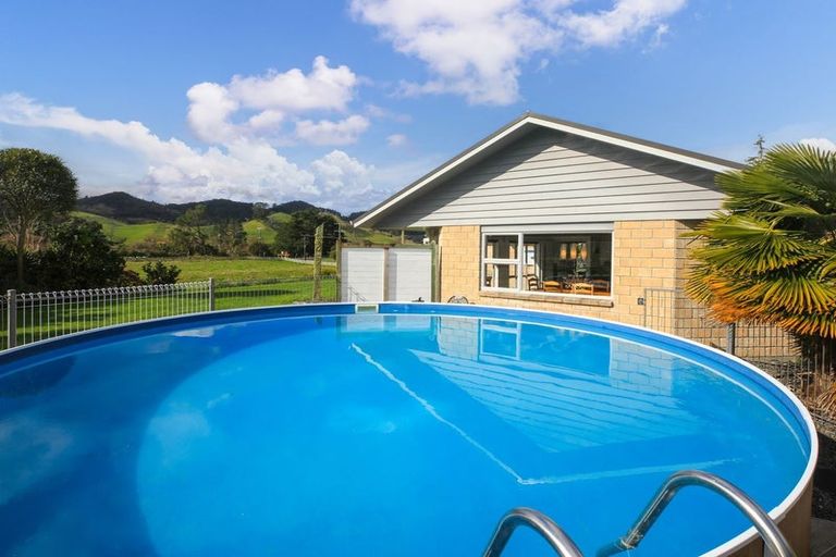 Photo of property in 10 Parker Road, Huntly, 3771