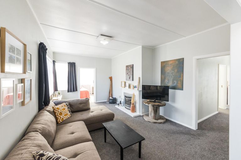 Photo of property in 35 Kauri Street, Roslyn, Palmerston North, 4414
