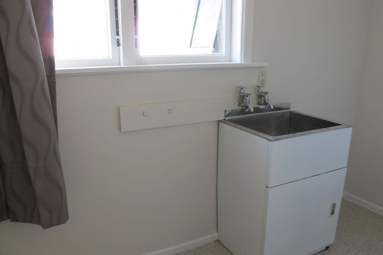 Photo of property in 15 Sheehan Road, Te Atatu South, Auckland, 0610