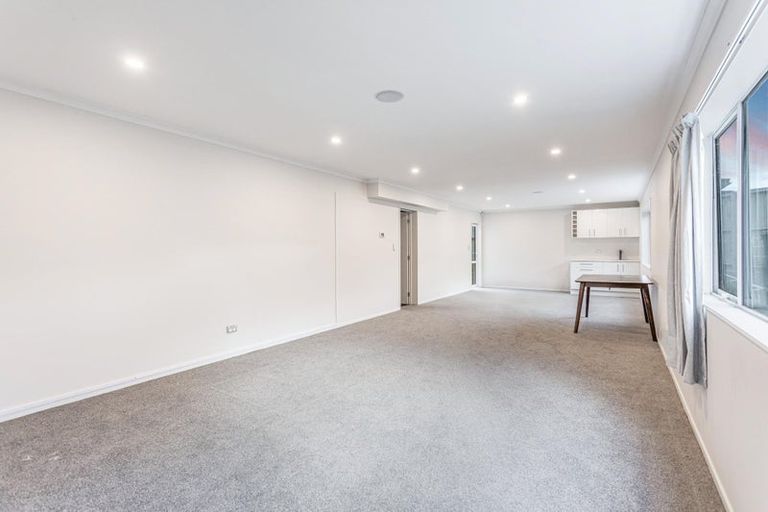 Photo of property in 111 Colwill Road, Massey, Auckland, 0614