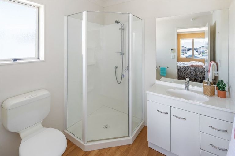 Photo of property in 6 Chippenham Grove, Churton Park, Wellington, 6037