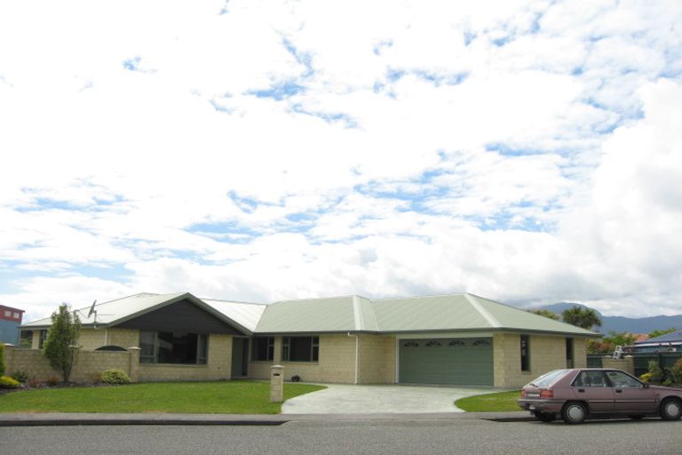 Photo of property in 12 Dellaca Place, Westport, 7825