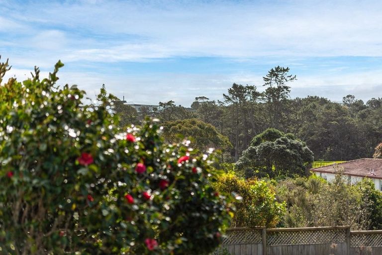 Photo of property in 2/28b Sunnynook Road, Sunnynook, Auckland, 0620