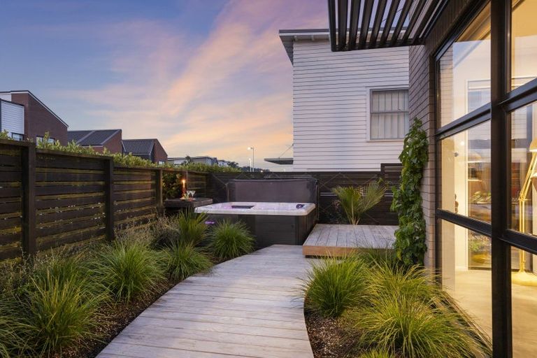 Photo of property in 2 Touhou Road, Hobsonville, Auckland, 0616