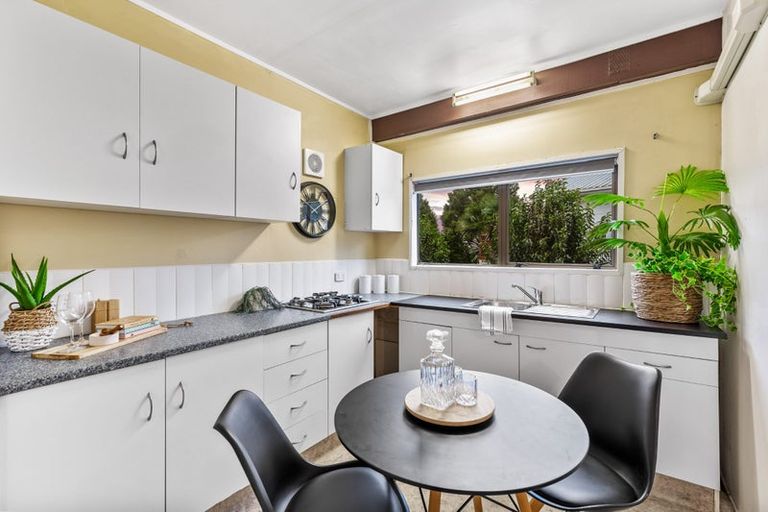 Photo of property in 10 Beauchamp Drive, Massey, Auckland, 0614