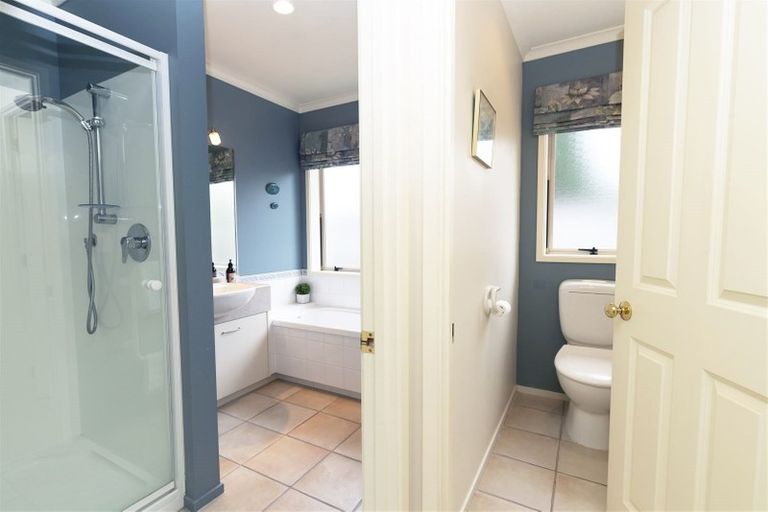 Photo of property in 26 Hillwell Drive, Henderson, Auckland, 0612