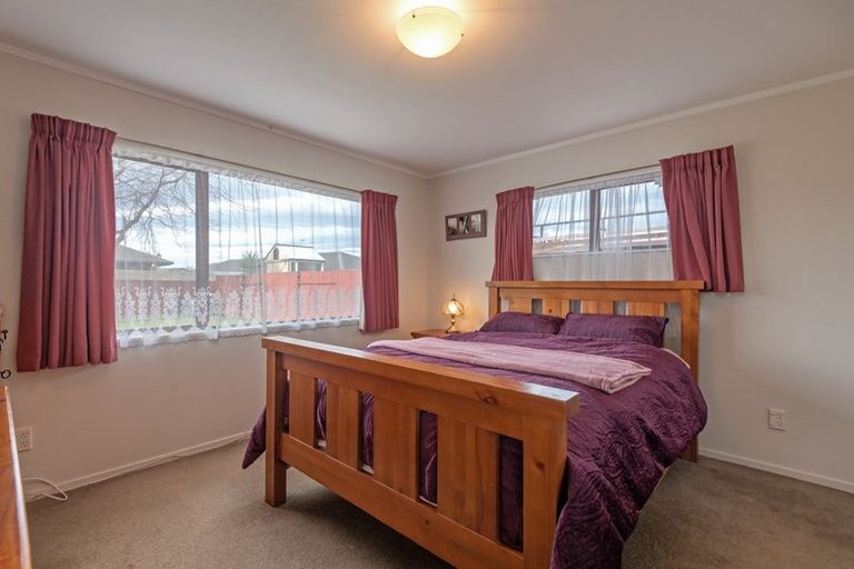 Photo of property in 37 Peppertree Glade, Kelvin Grove, Palmerston North, 4414