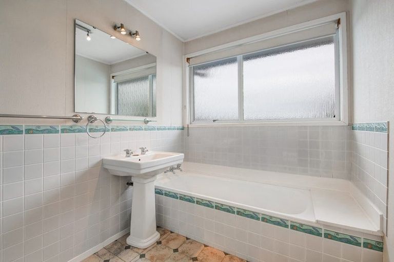 Photo of property in 36 Tonkin Drive, Sunnynook, Auckland, 0620
