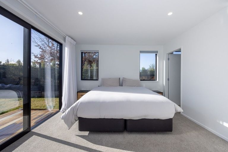 Photo of property in 10 Cleland Close, Wanaka, 9382