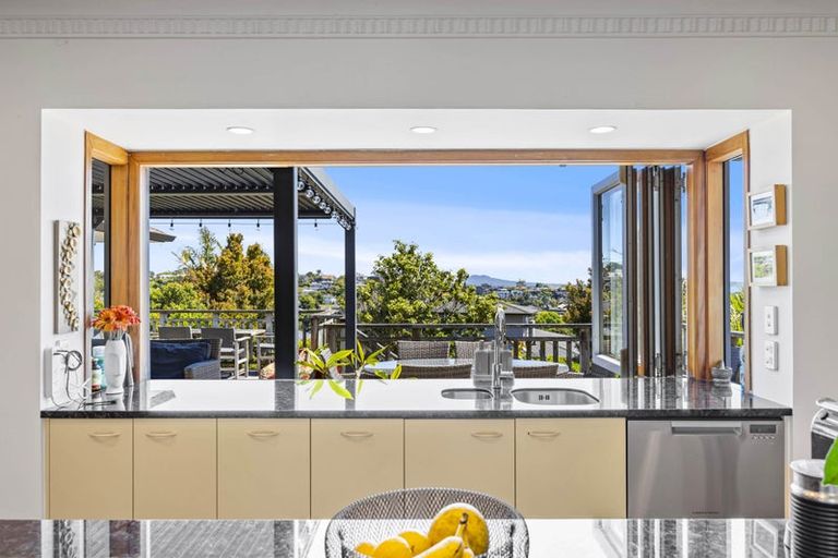 Photo of property in 4 Mellons Bay Road, Howick, Auckland, 2014