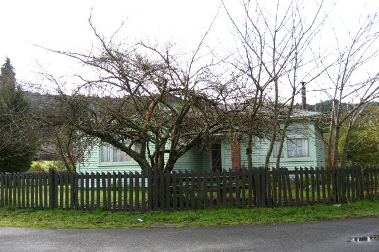 Photo of property in 23 Davis Street, Reefton, 7830