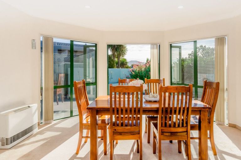 Photo of property in 2 Millennium Hill, Paraparaumu, 5032