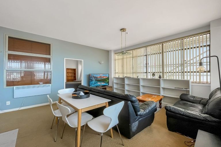 Photo of property in Endeavour Apartments, 16/125u Thorndon Quay, Pipitea, Wellington, 6011