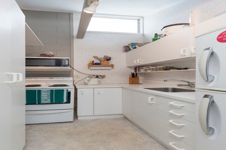 Photo of property in 1a Dolbear Street, Titirangi, Auckland, 0604