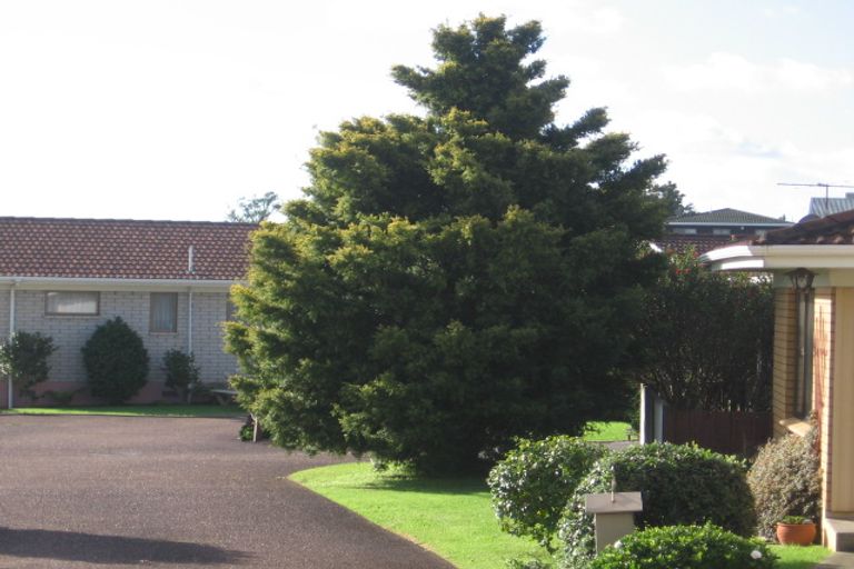 Photo of property in 9/114b Pakuranga Road, Pakuranga, Auckland, 2010