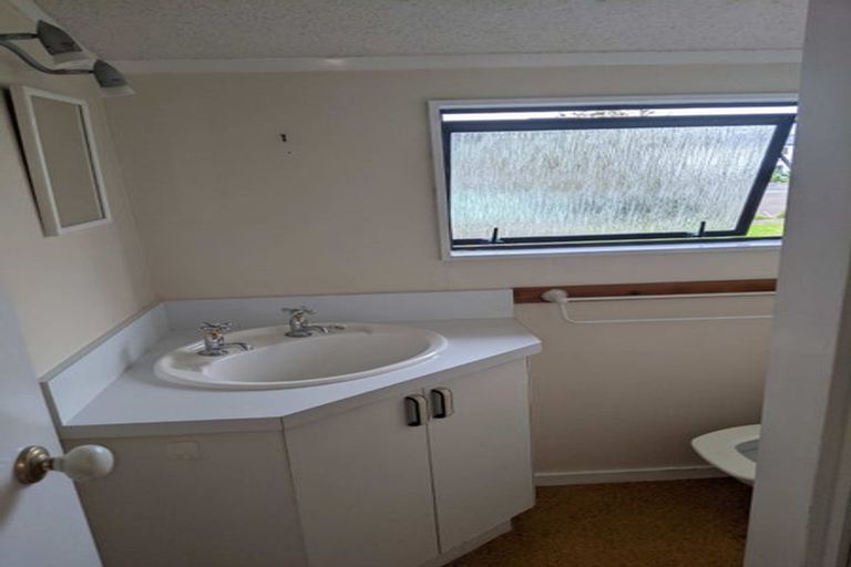 Photo of property in 2/9 Mana Esplanade, Paremata, Porirua, 5026