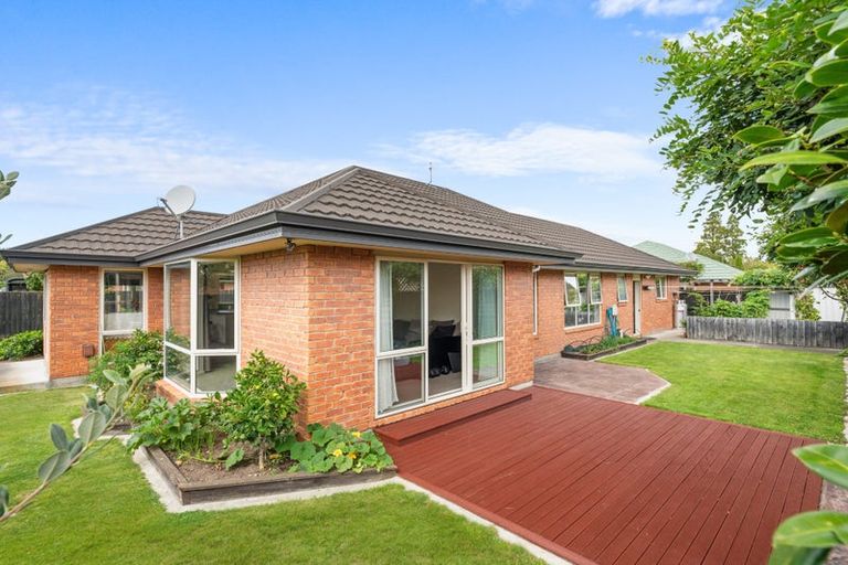 Photo of property in 54 Englefield Road, Northwood, Christchurch, 8051