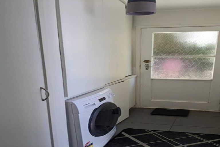 Photo of property in 2/74 Ayton Drive, Totara Vale, Auckland, 0629