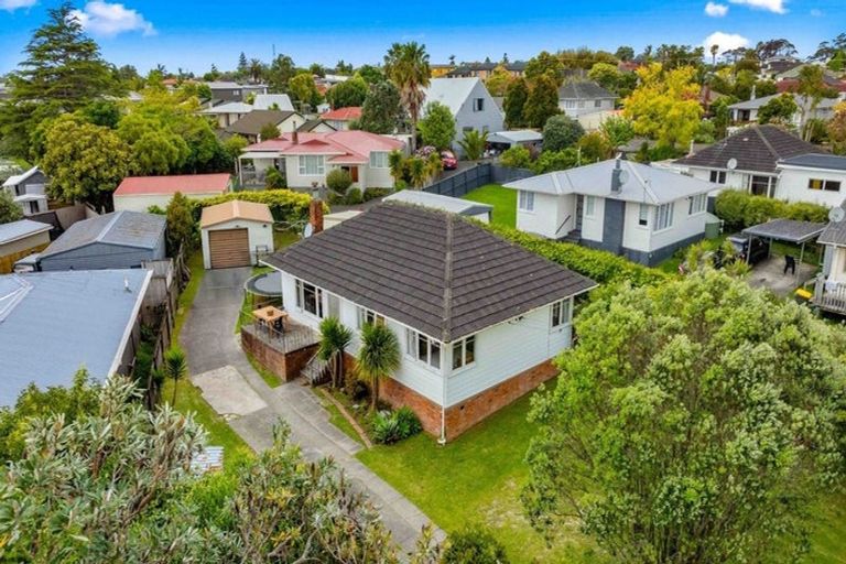 Photo of property in 48 Amberley Avenue, Te Atatu South, Auckland, 0610